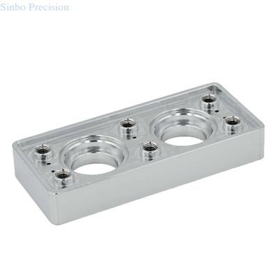 Conector para batería de energía eléctrica con recubrimiento de zinc/níquel/cromo/titanio