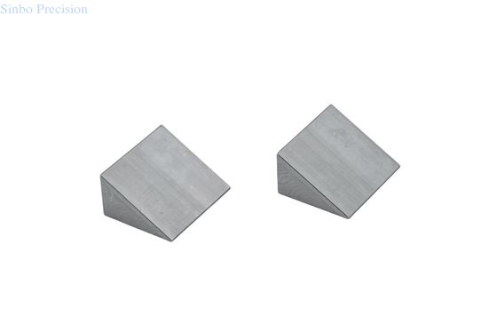 Brackets de montaje resistentes a la intemperie de aluminio ajustable para sistemas de almacenamiento de energía solar Kit de estante de baterías Marca principal Compatible